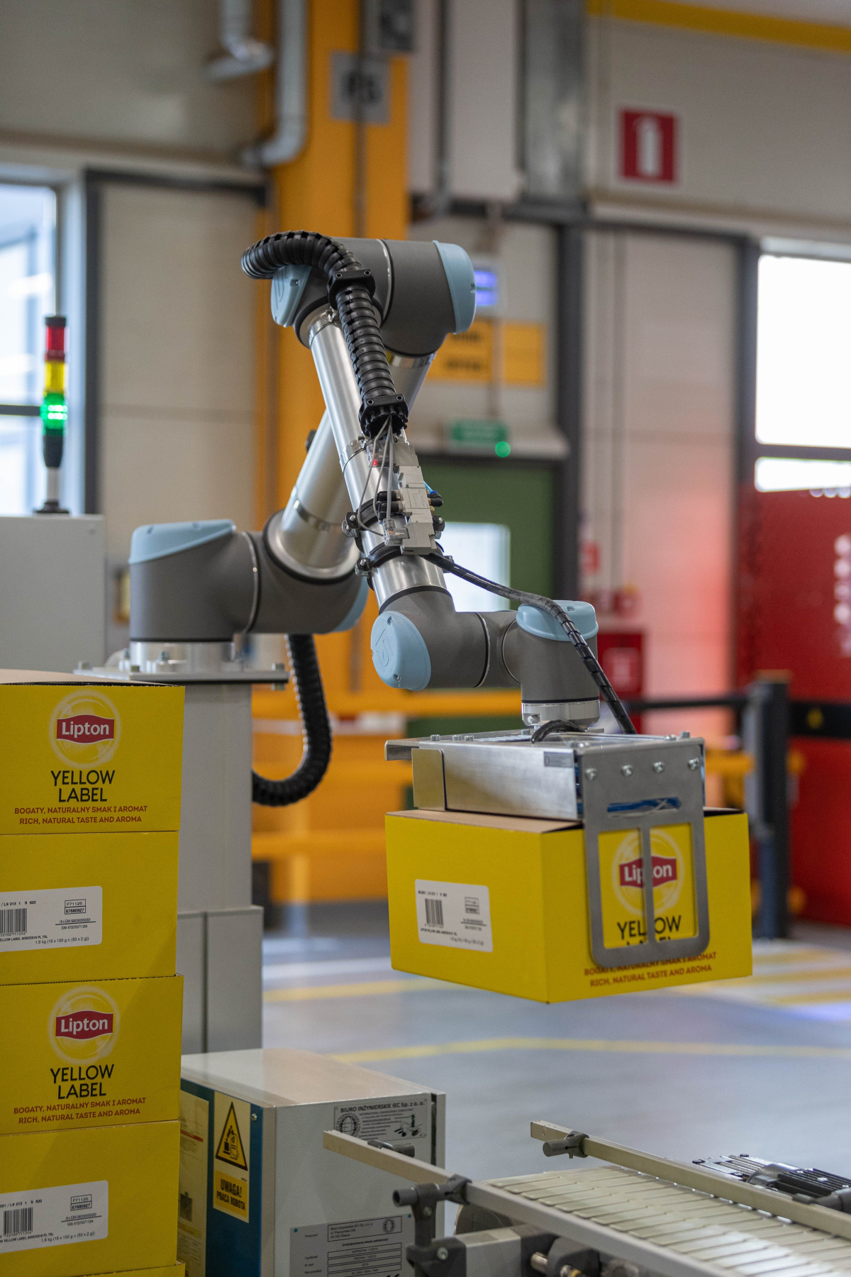 UR-cobot-pallettizing-2