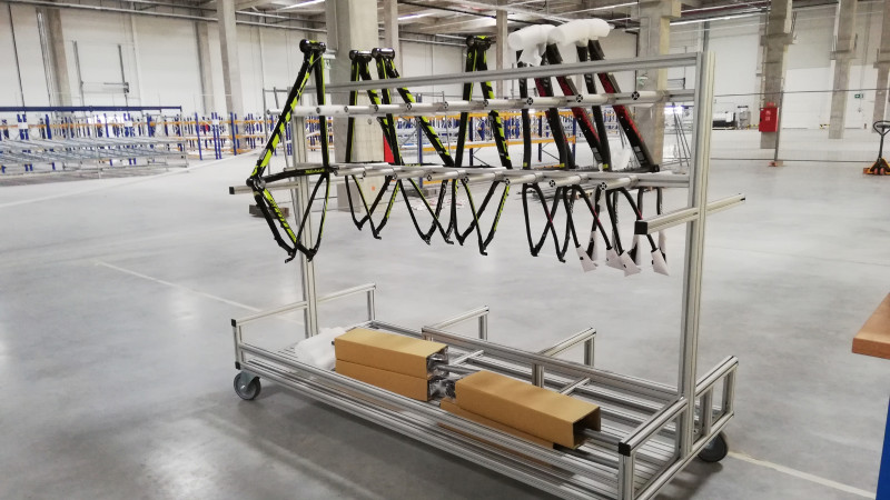 production-line-workstation-and-storage-system