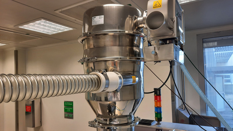 vacuum-conveying-system-for-capsule-production