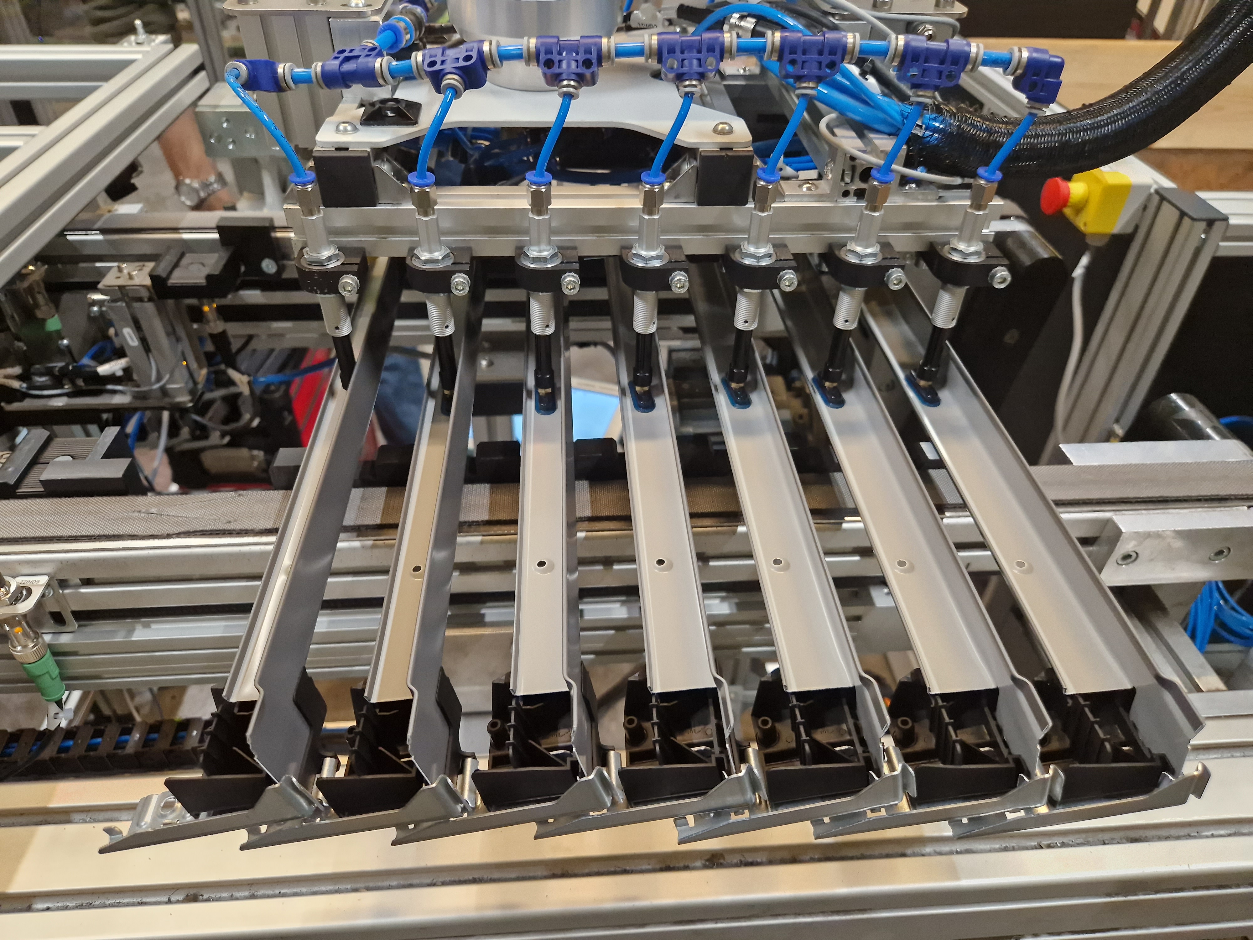 production-line-automation-for-roof-frames-2