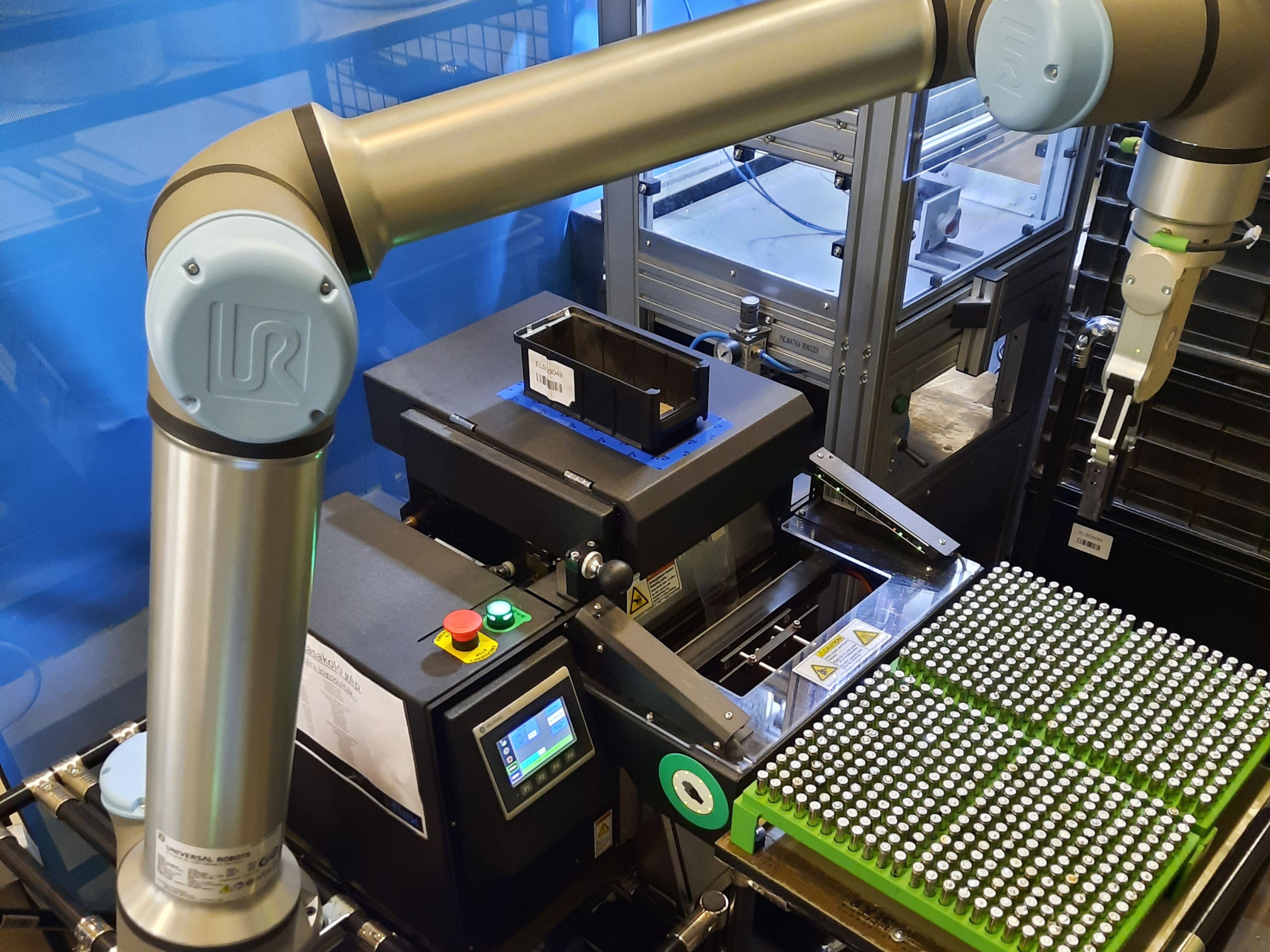 ur-robot-integration-for-battery-packaging-2